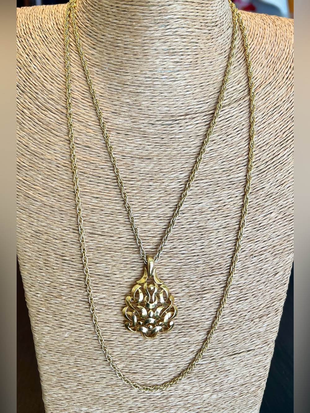 VTG Crown Trifari Gold Tone Double Layer Chain Pendant Statement Necklace EUC